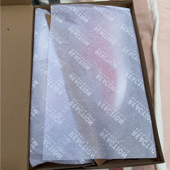 Kenneth Cole Reaction | Cameron Jewel Sneaker | Coral Rhinestone | NWT | 6 & 7 - Picture 7 of 9